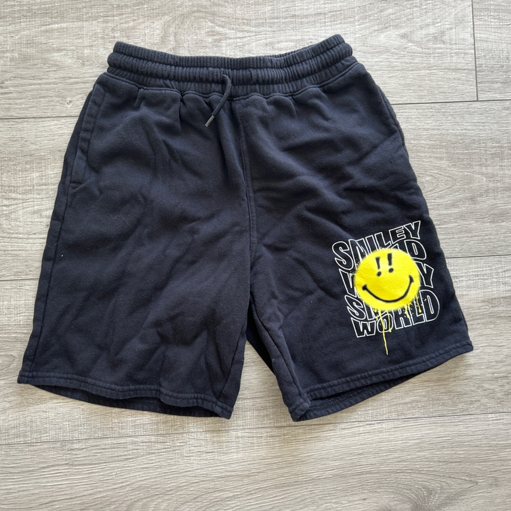 H&M x SmileyWorld “Drip Smiley” Shorts – Youth Size 11–12Y (152)